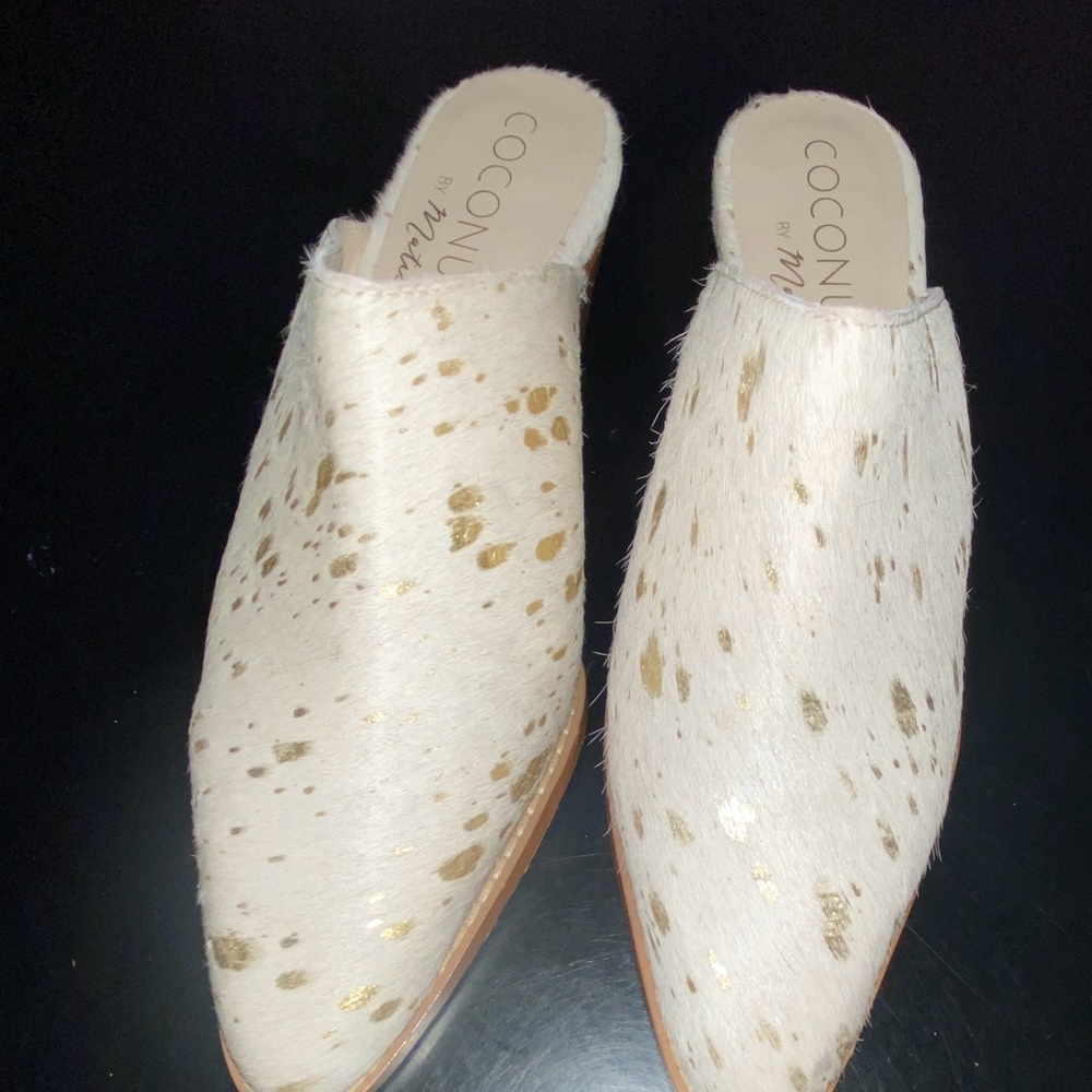 Coconuts by Matisse Women's White and Gold Mules